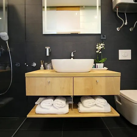 By The Sea - 14007 Zara